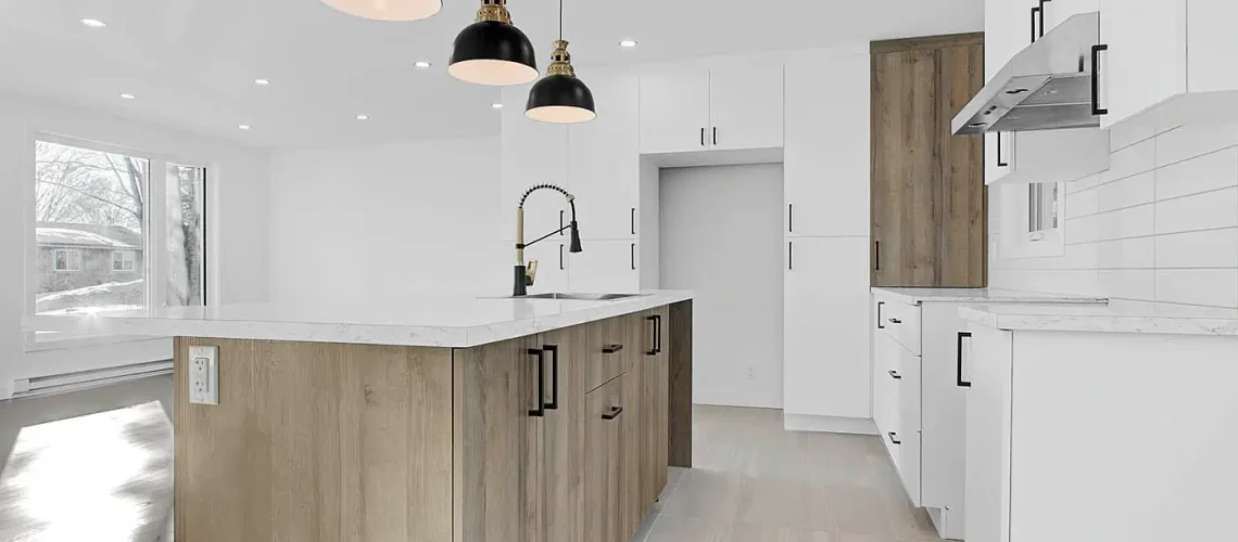 Services de rénovation de cuisine, offrant des solutions modernes et fonctionnelles avec des matériaux de qualité et un design personnalisé.